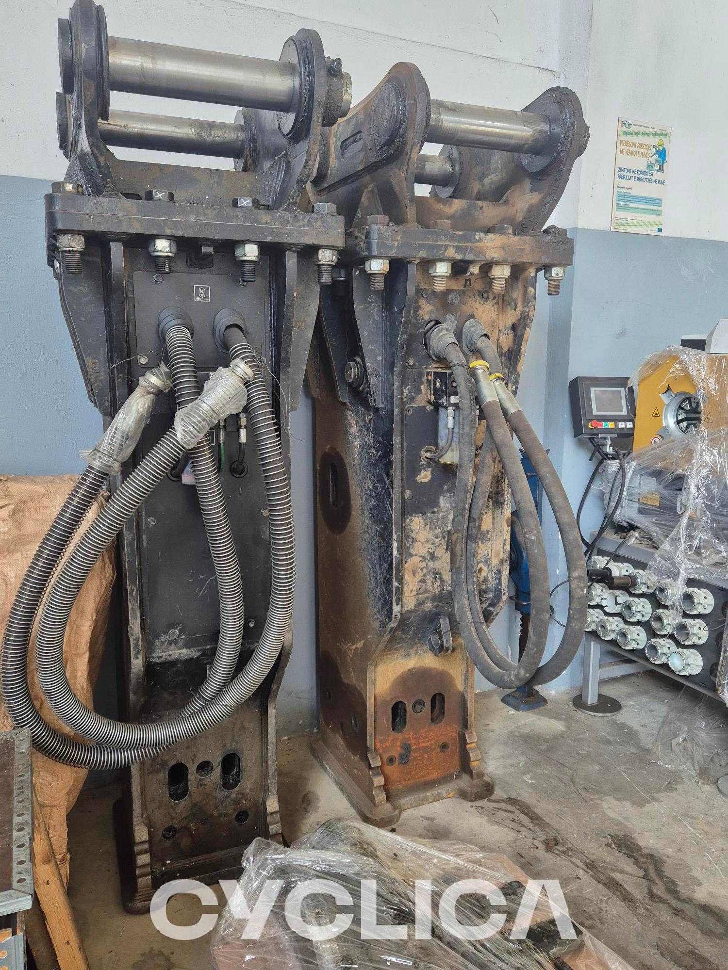 Ostala rabljena oprema za gradbeništvo  H130GC S [WHT] WHT00415 - 1