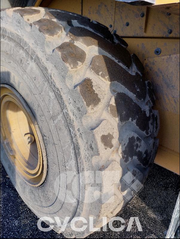 Pás Carregadoras de Rodas  966M XE P6C01013 - 9