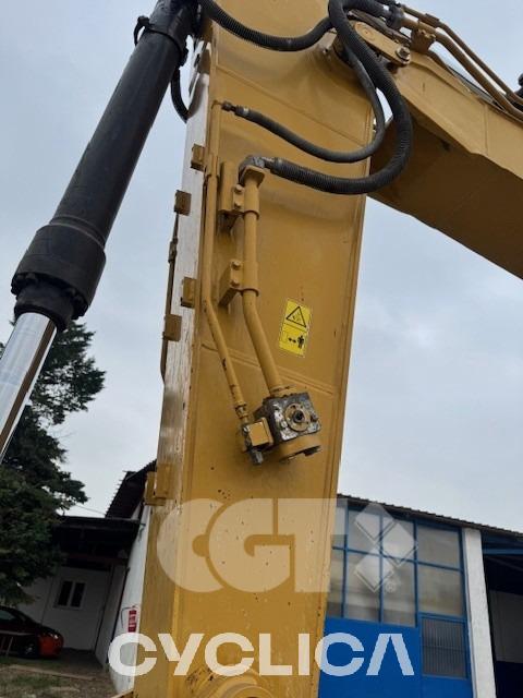 Bageri gusjeničari  323D CWG00184 - 5