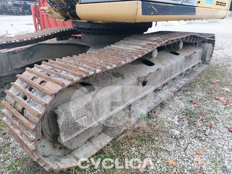 Bageri gusjeničari  NHE385 6LA05### - 4