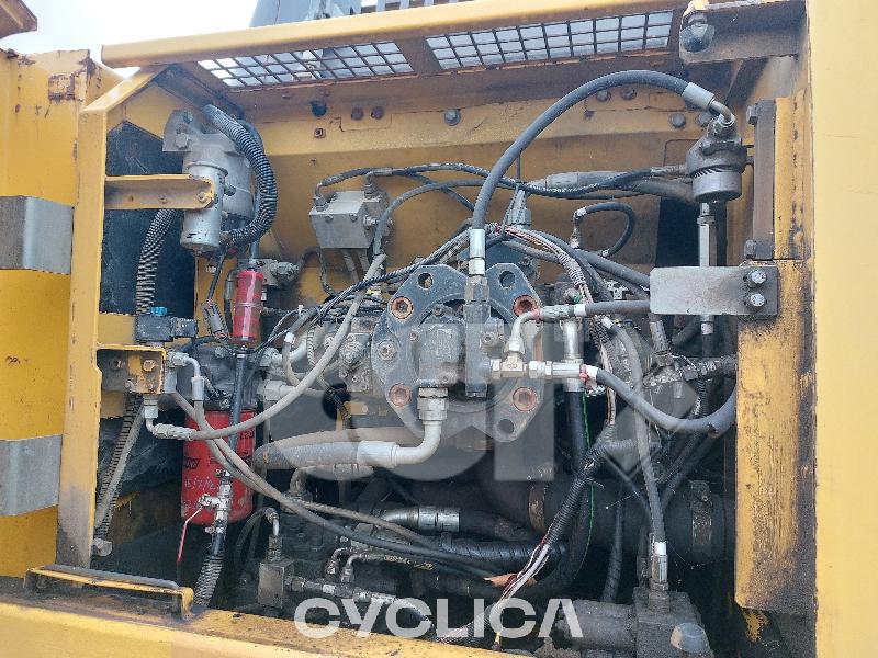 Bageri gusjeničari  NHE385 6LA05### - 6