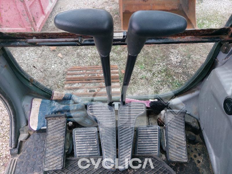 Bageri gusjeničari  NHE385 6LA05### - 7