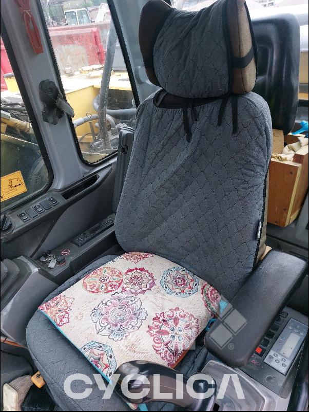 Bageri gusjeničari  NHE385 6LA05### - 8