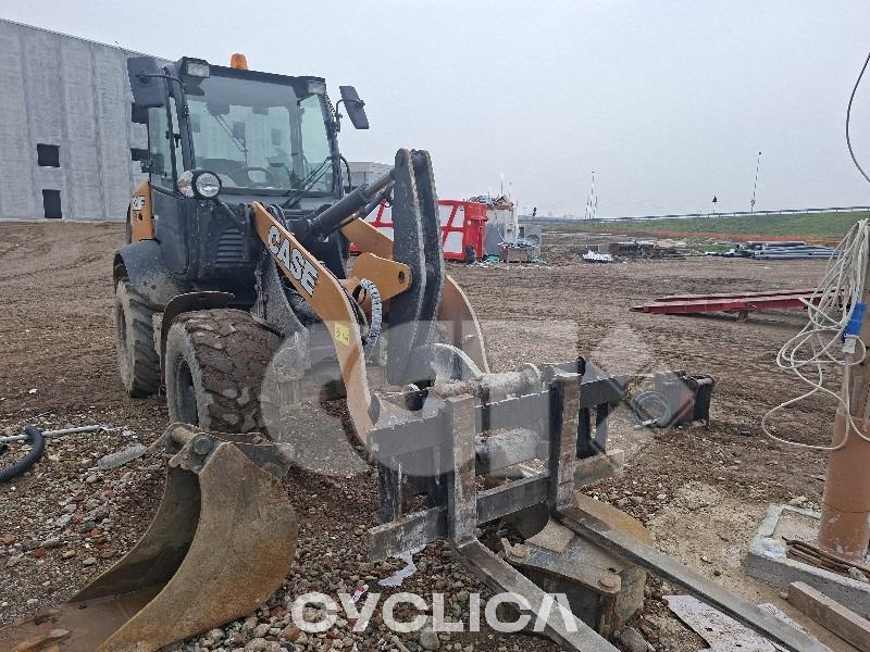 Utovarivači  321F FNH321FHNNHP04### - 2