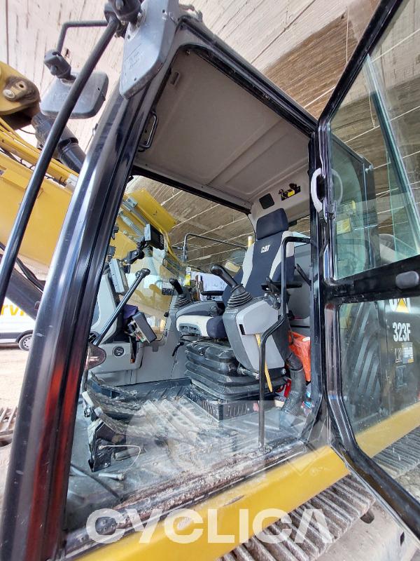 Escavadora de rastos  323F MFY20### - 11