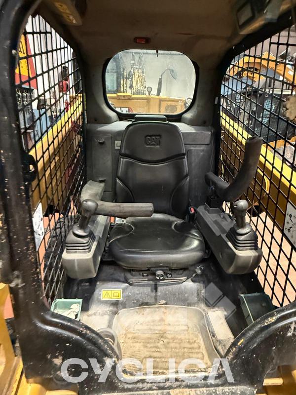 Other used construction equipment  226D3 D5R00### - 4