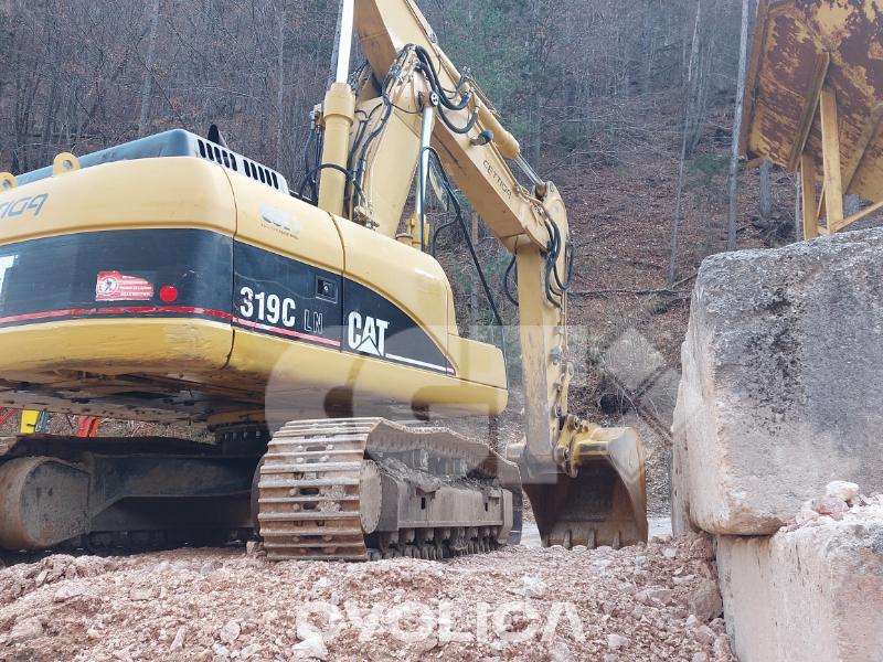 Pelles sur chenilles  319C KGL00### - 4