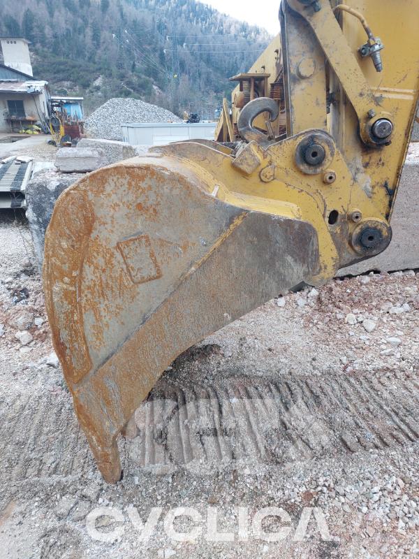 Pelles sur chenilles  319C KGL00### - 5