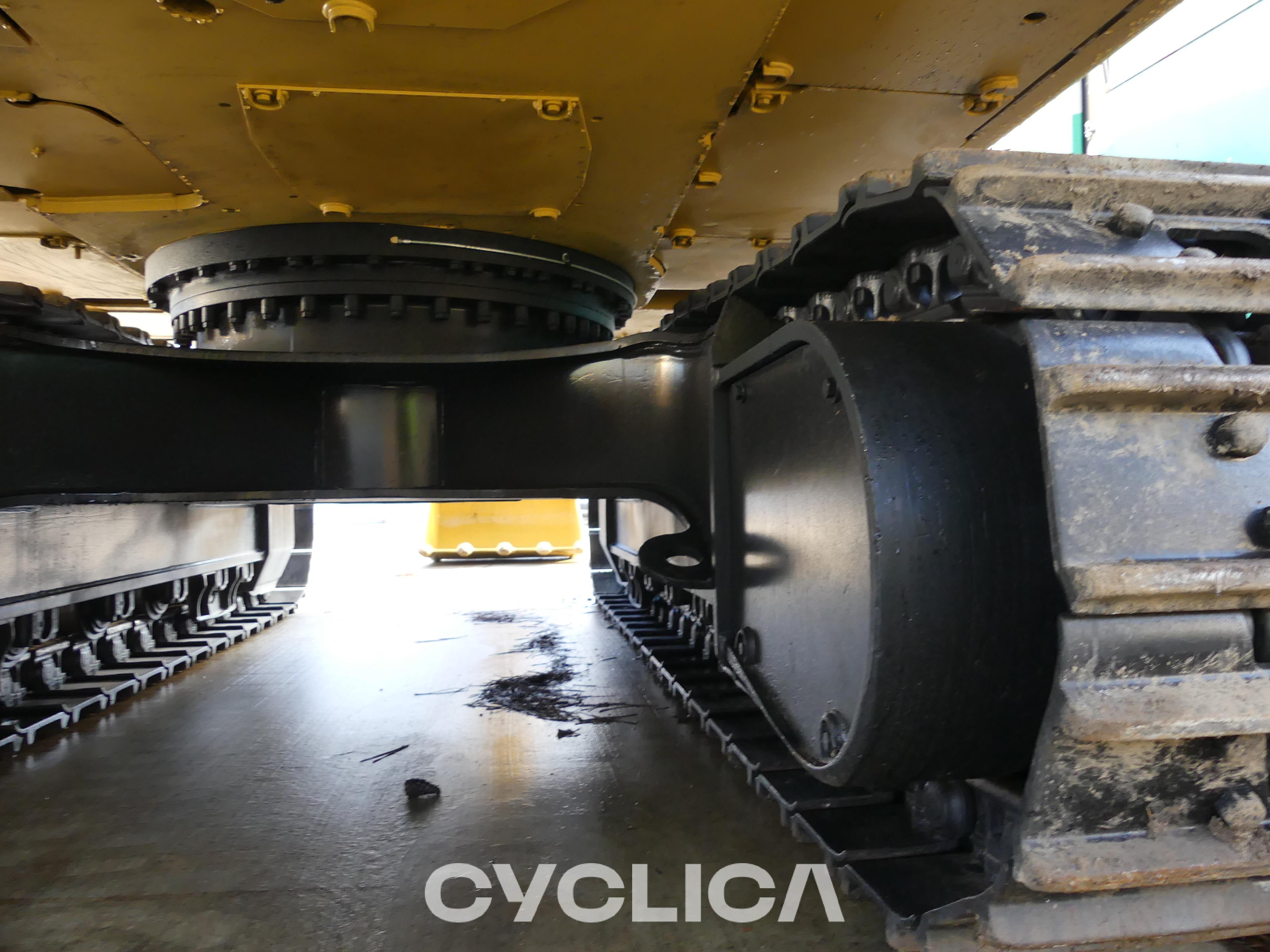 Bageri guseničari  323-07N KPE00205 - 20