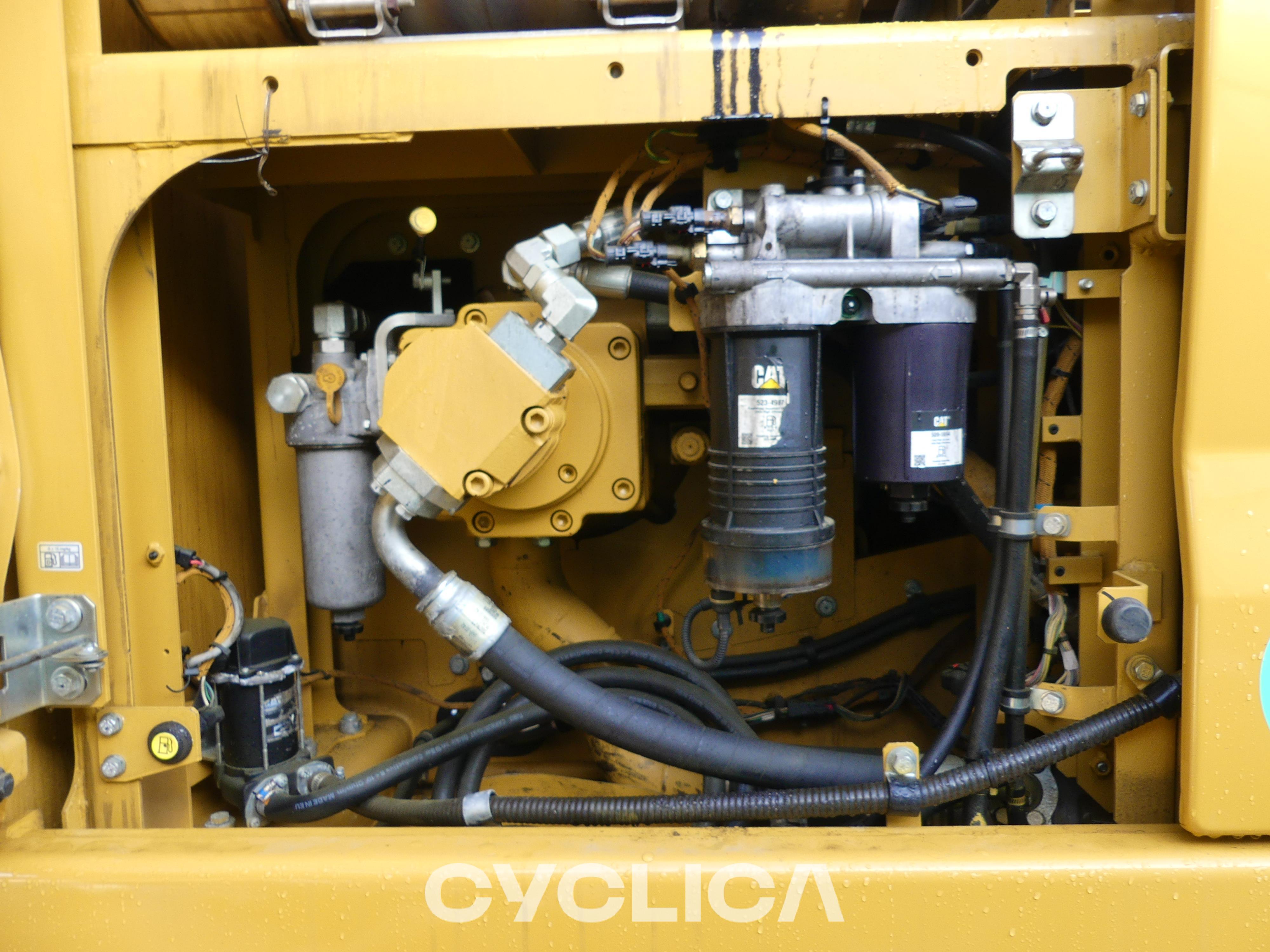 Bageri guseničari  323-07N KPE00205 - 12