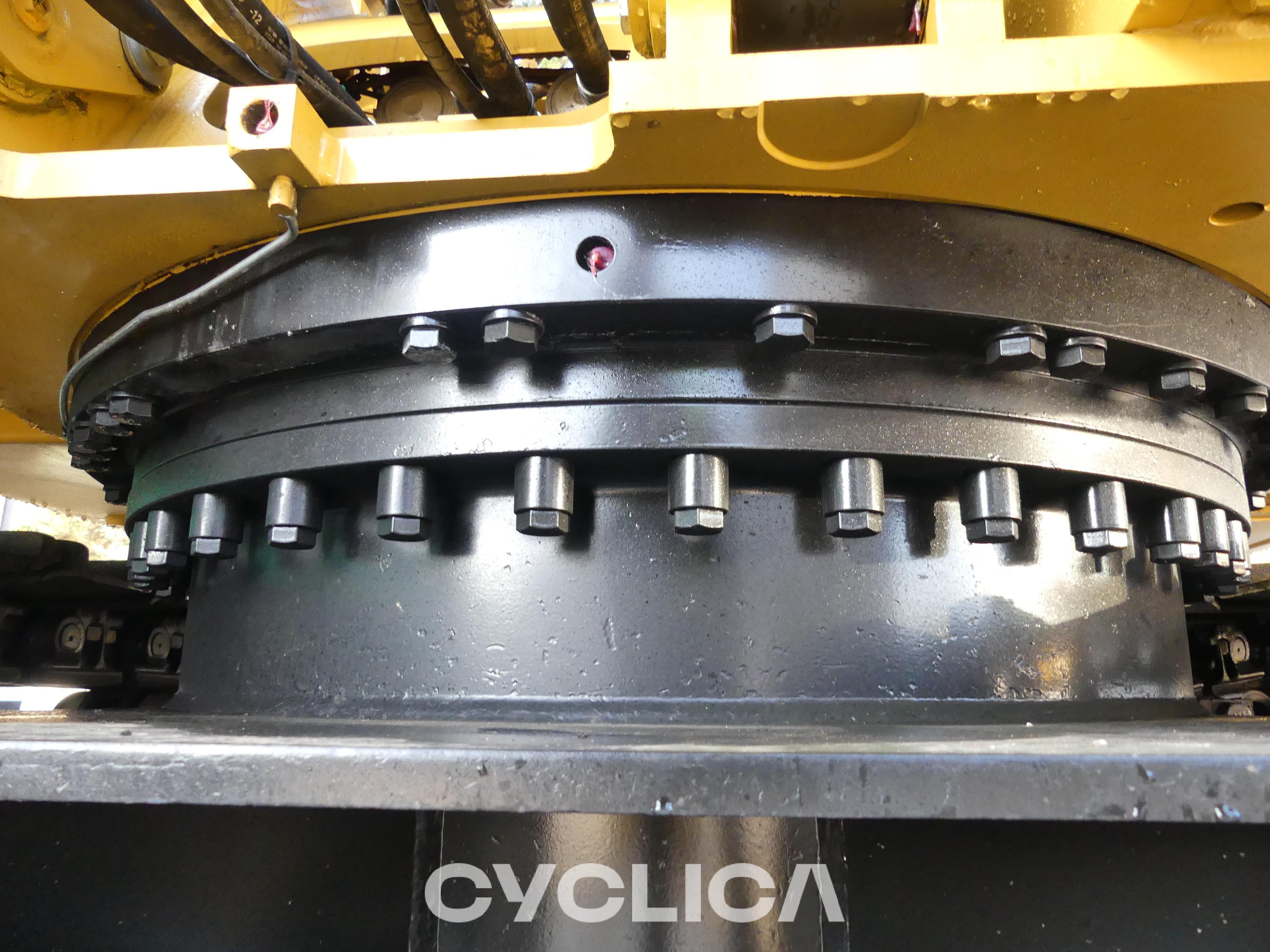 Bageri guseničari  323-07N KPE00205 - 16