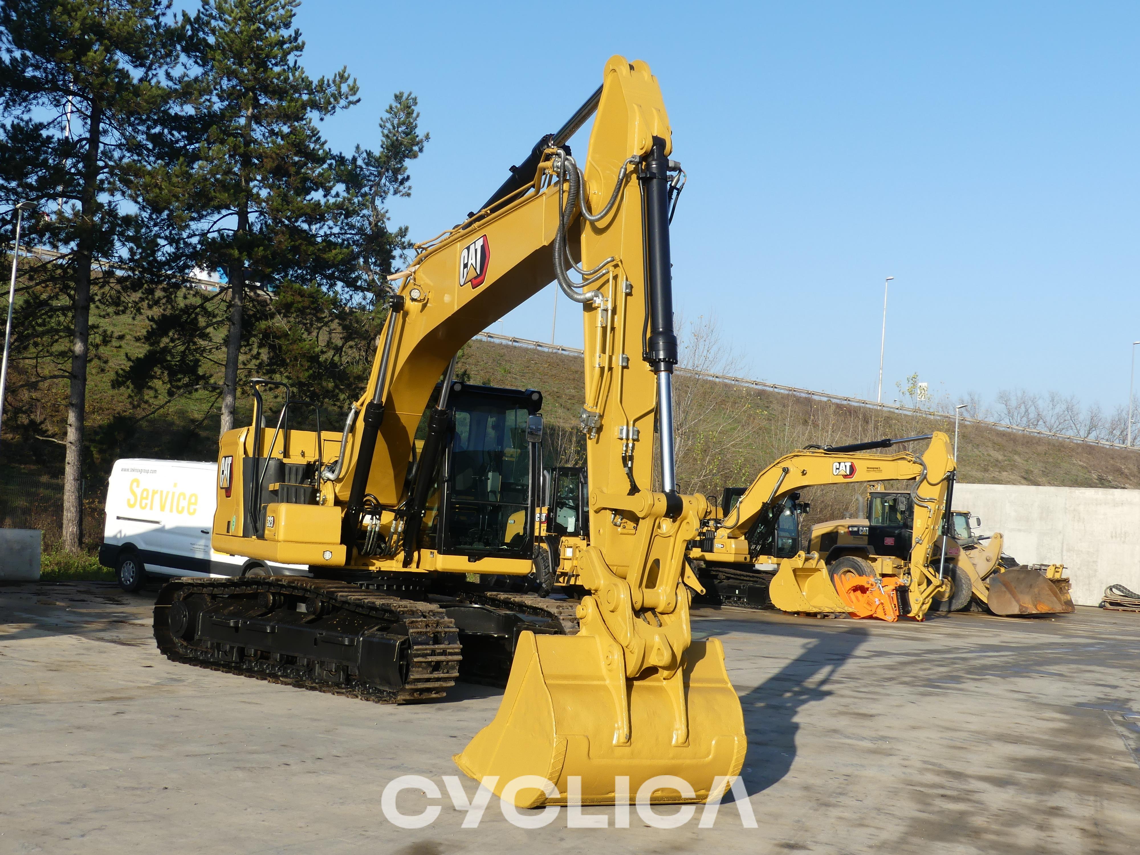 Bageri guseničari  323-07N KPE00205 - 23