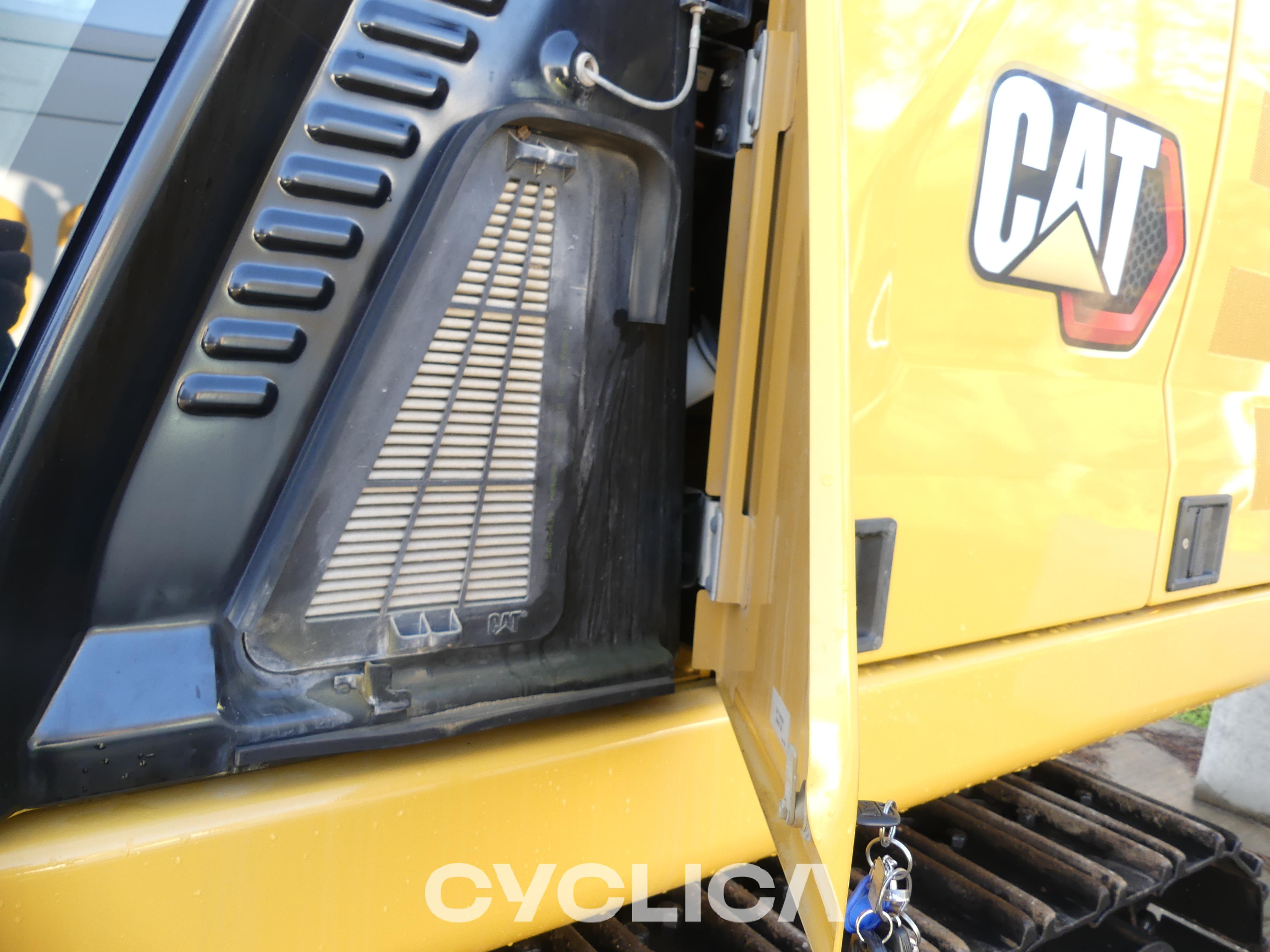 Bageri guseničari  323-07N KPE00205 - 11