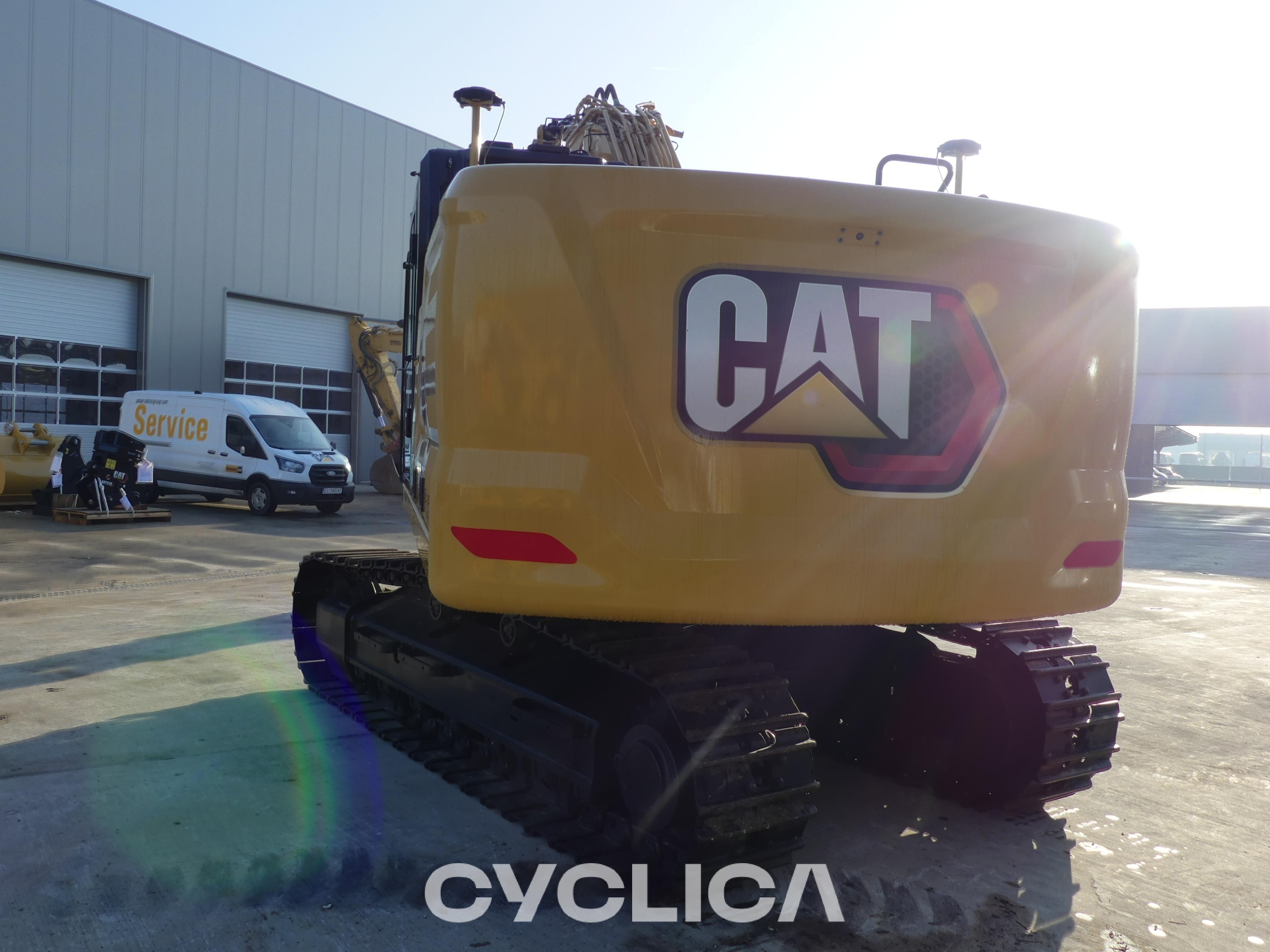 Bageri guseničari  323-07N KPE00205 - 21