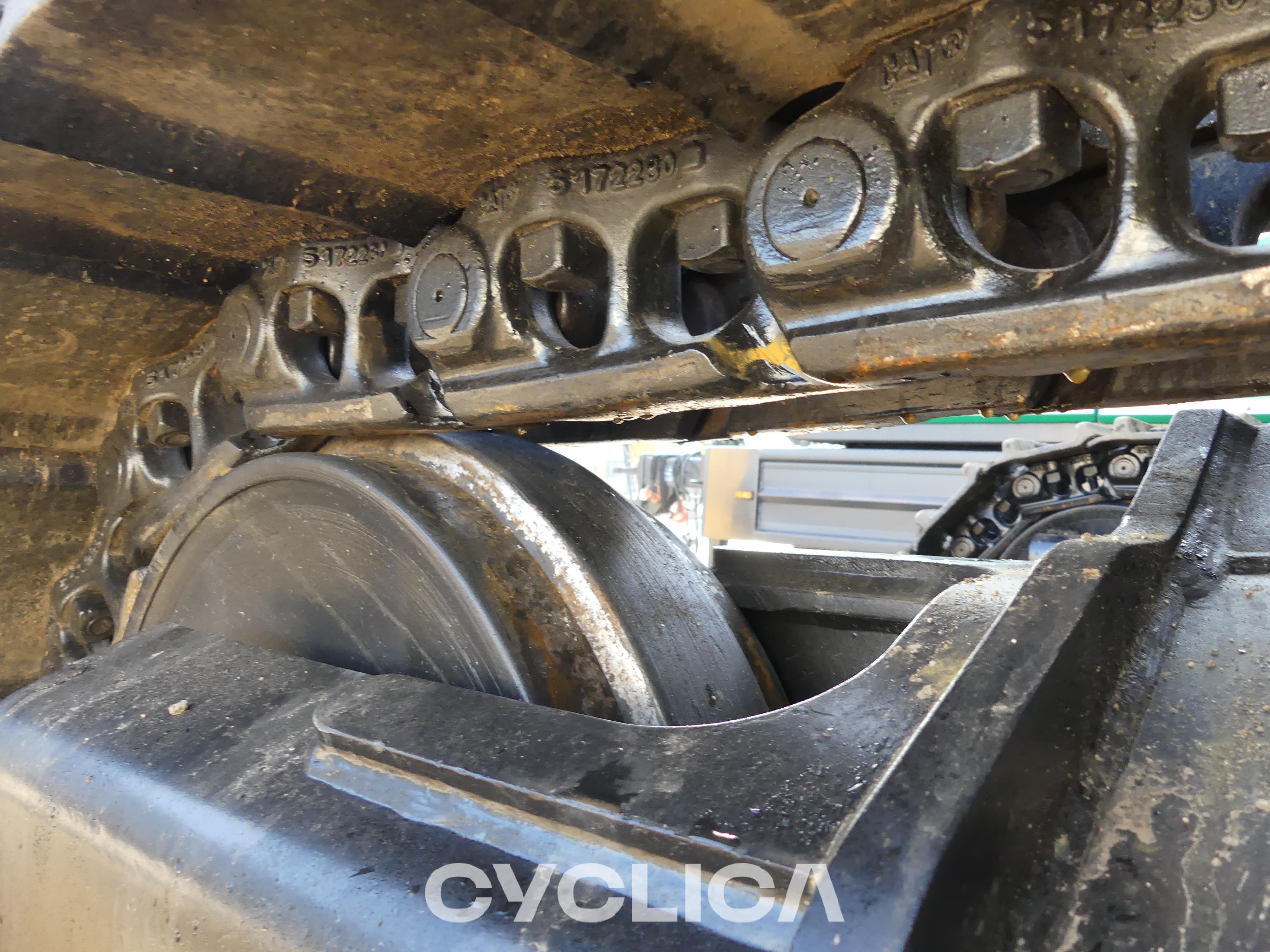 Bageri guseničari  323-07N KPE00205 - 17