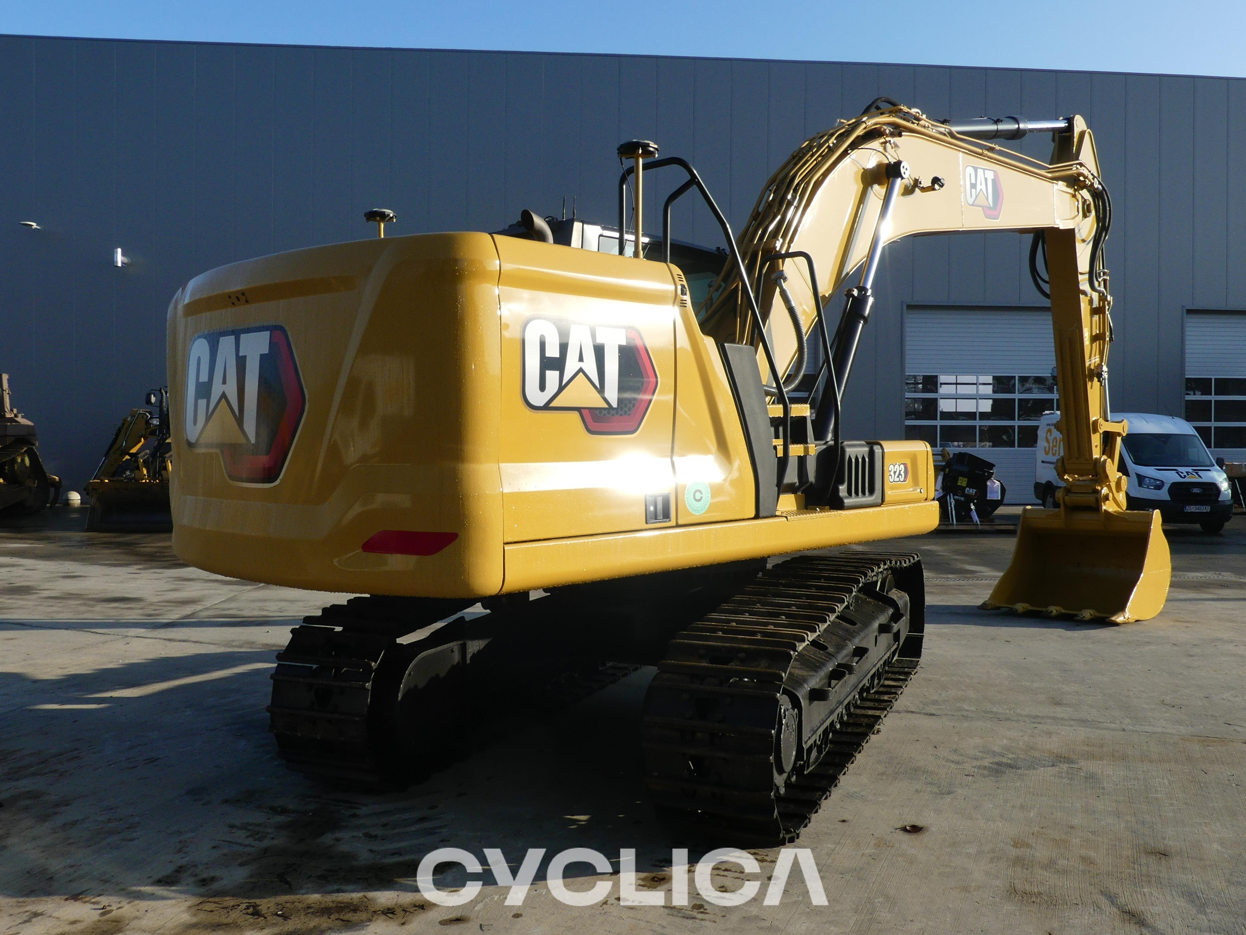 Bageri guseničari  323-07N KPE00205 - 22