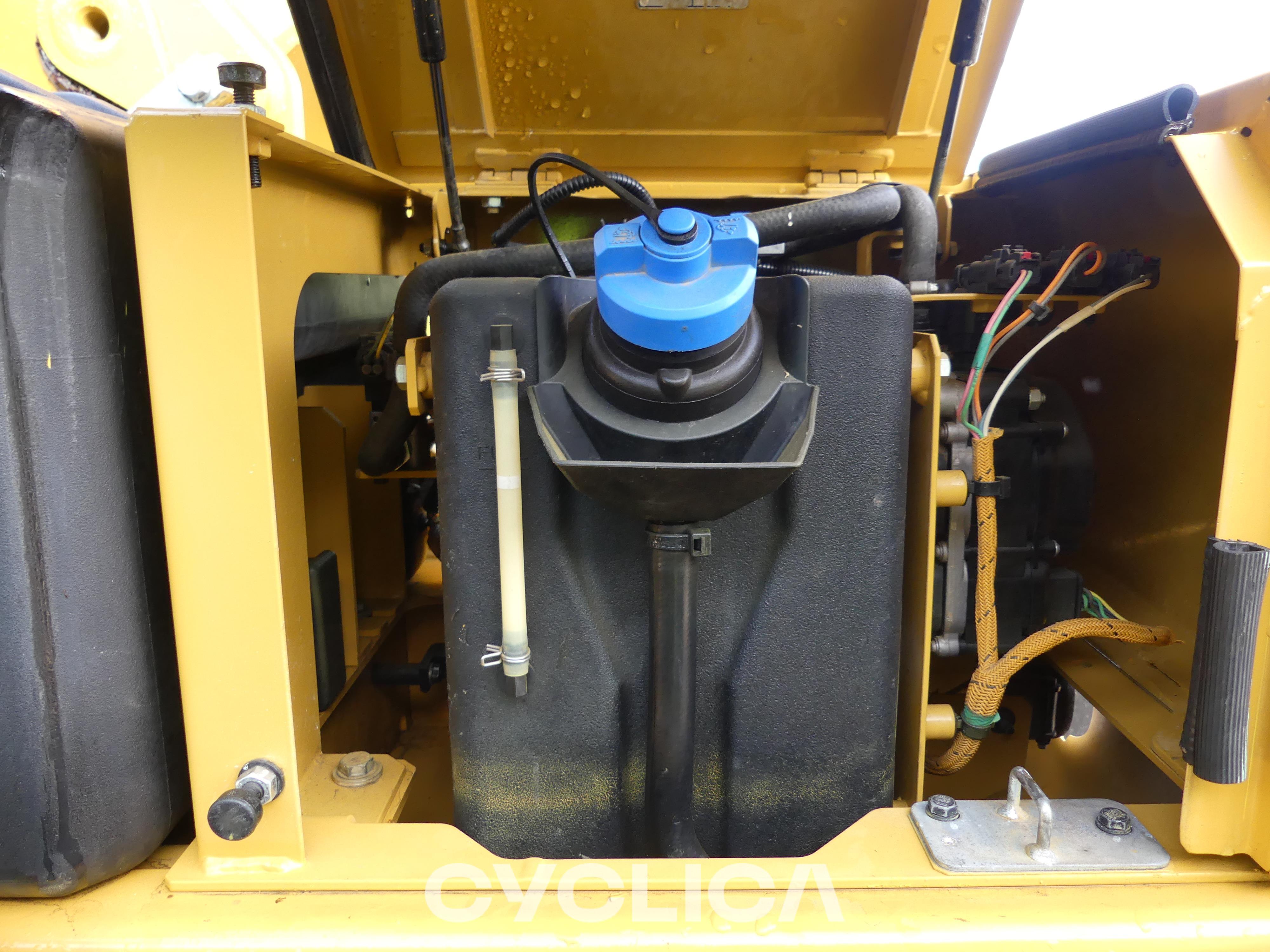 Bageri guseničari  323-07N KPE00205 - 13