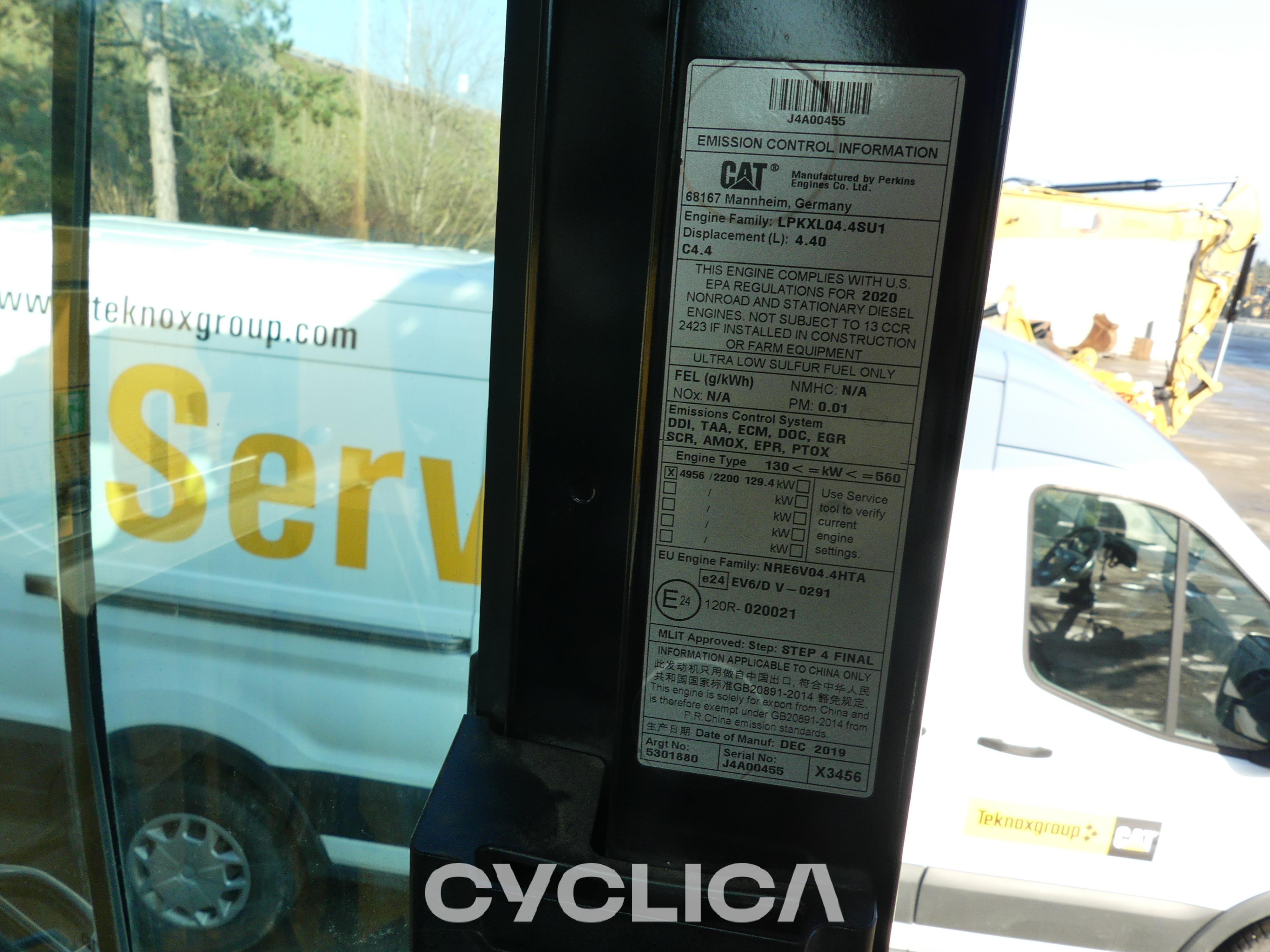 Bageri guseničari  323-07N KPE00205 - 6