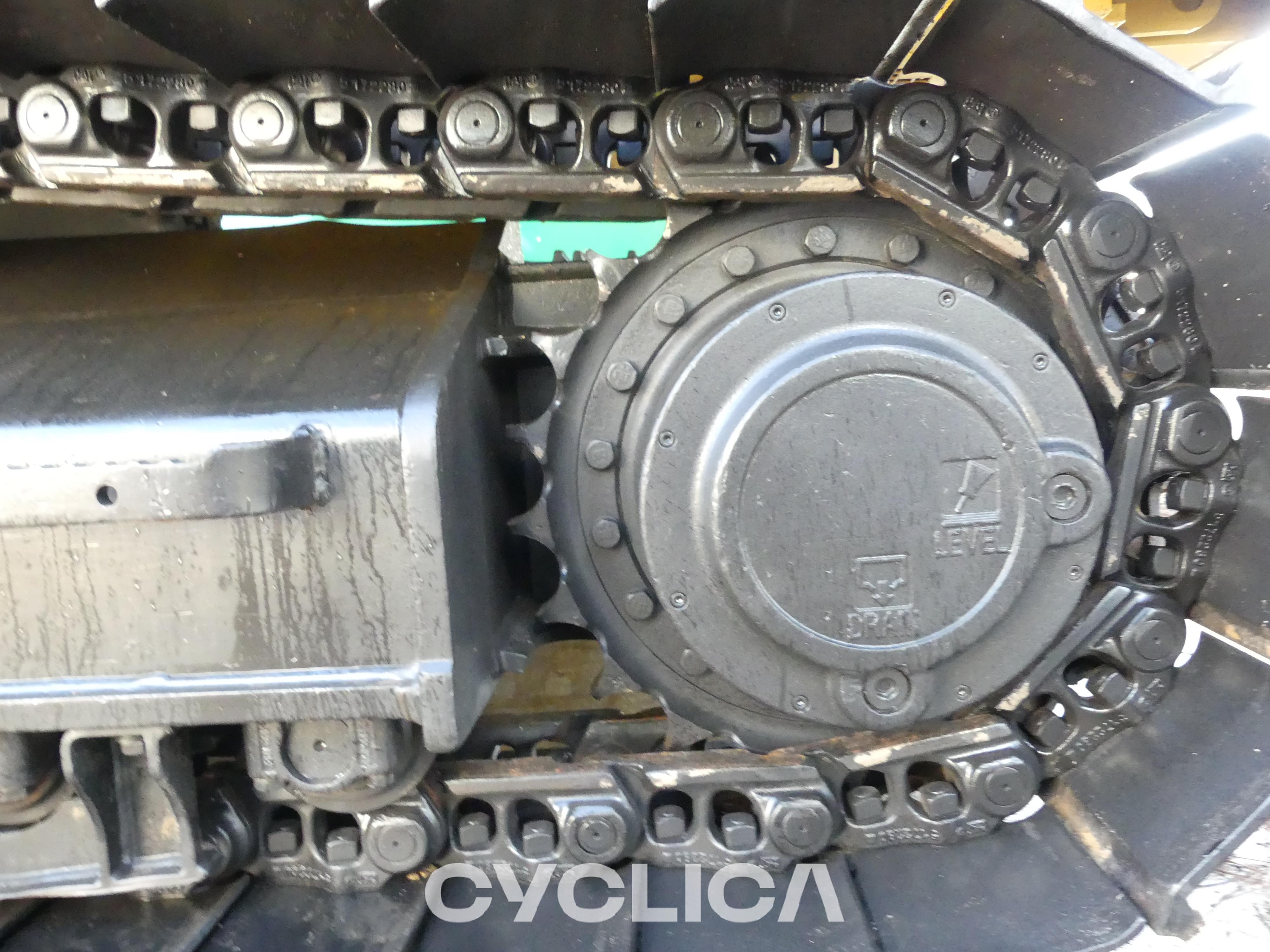 Bageri guseničari  323-07N KPE00205 - 19