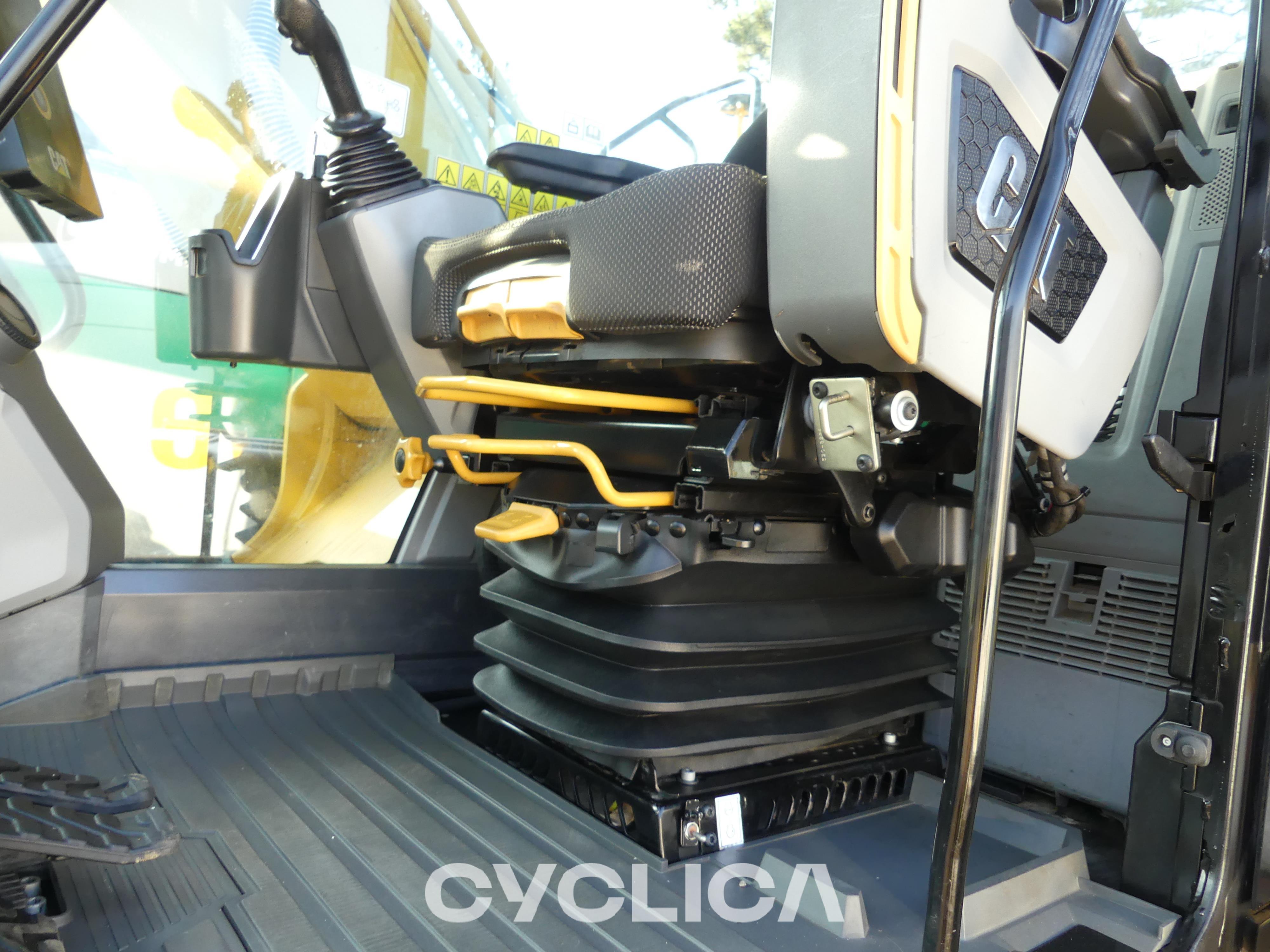 Bageri guseničari  323-07N KPE00205 - 4