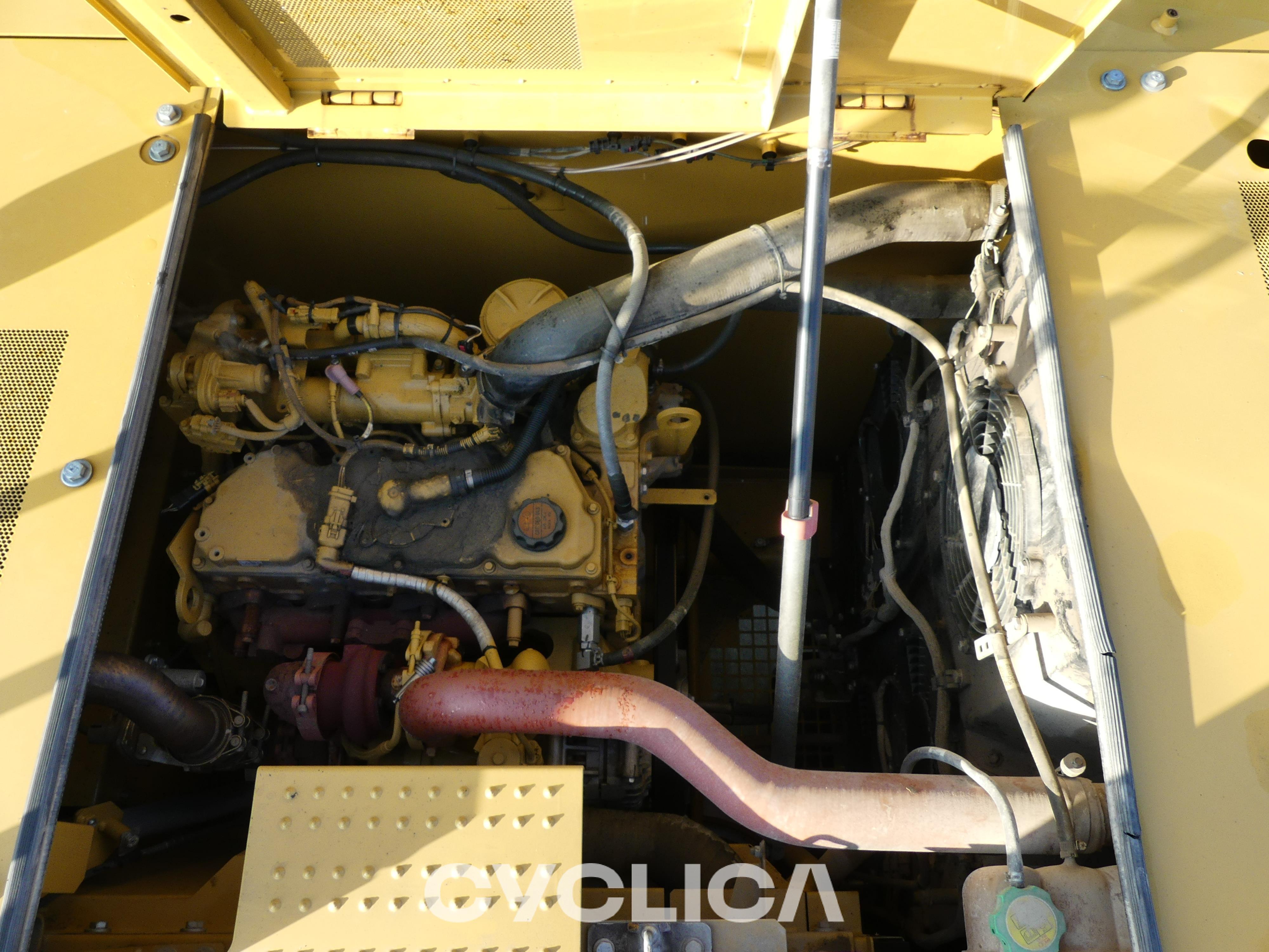 Bageri guseničari  323-07N KPE00205 - 14