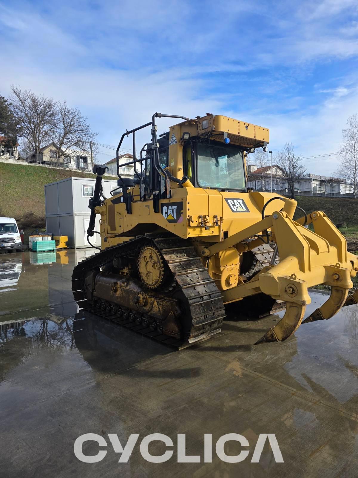 Bulldozers and crawler tractors  D6T XL 2B300179 - 4