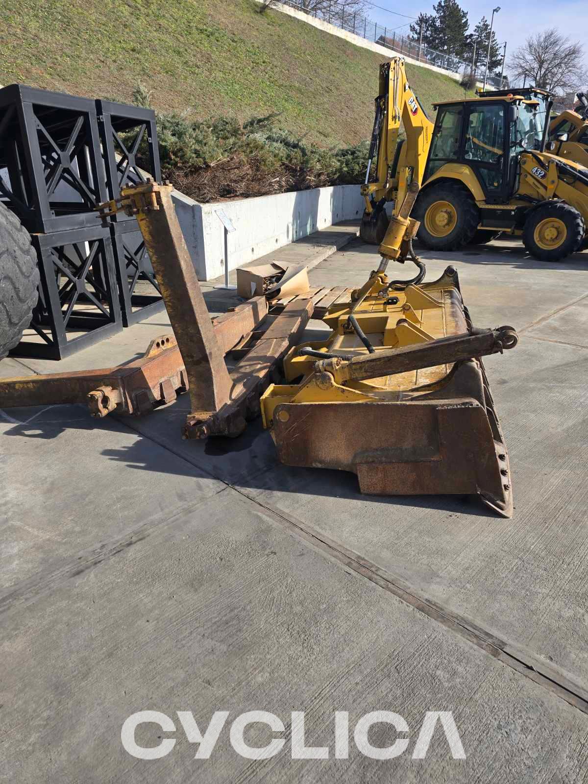 Bulldozers and crawler tractors  D6T XL 2B300179 - 6