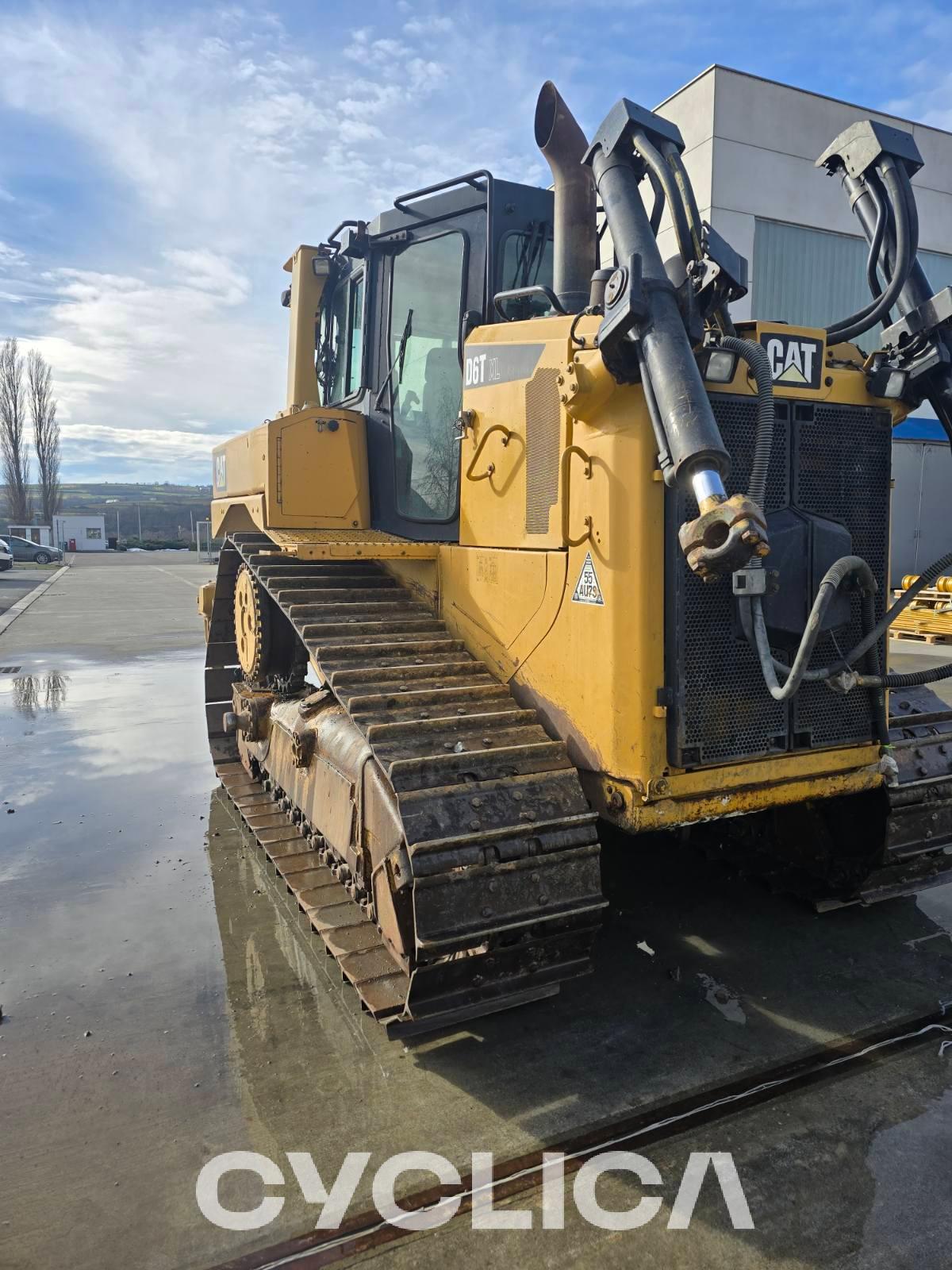 Bulldozers and crawler tractors  D6T XL 2B300179 - 8