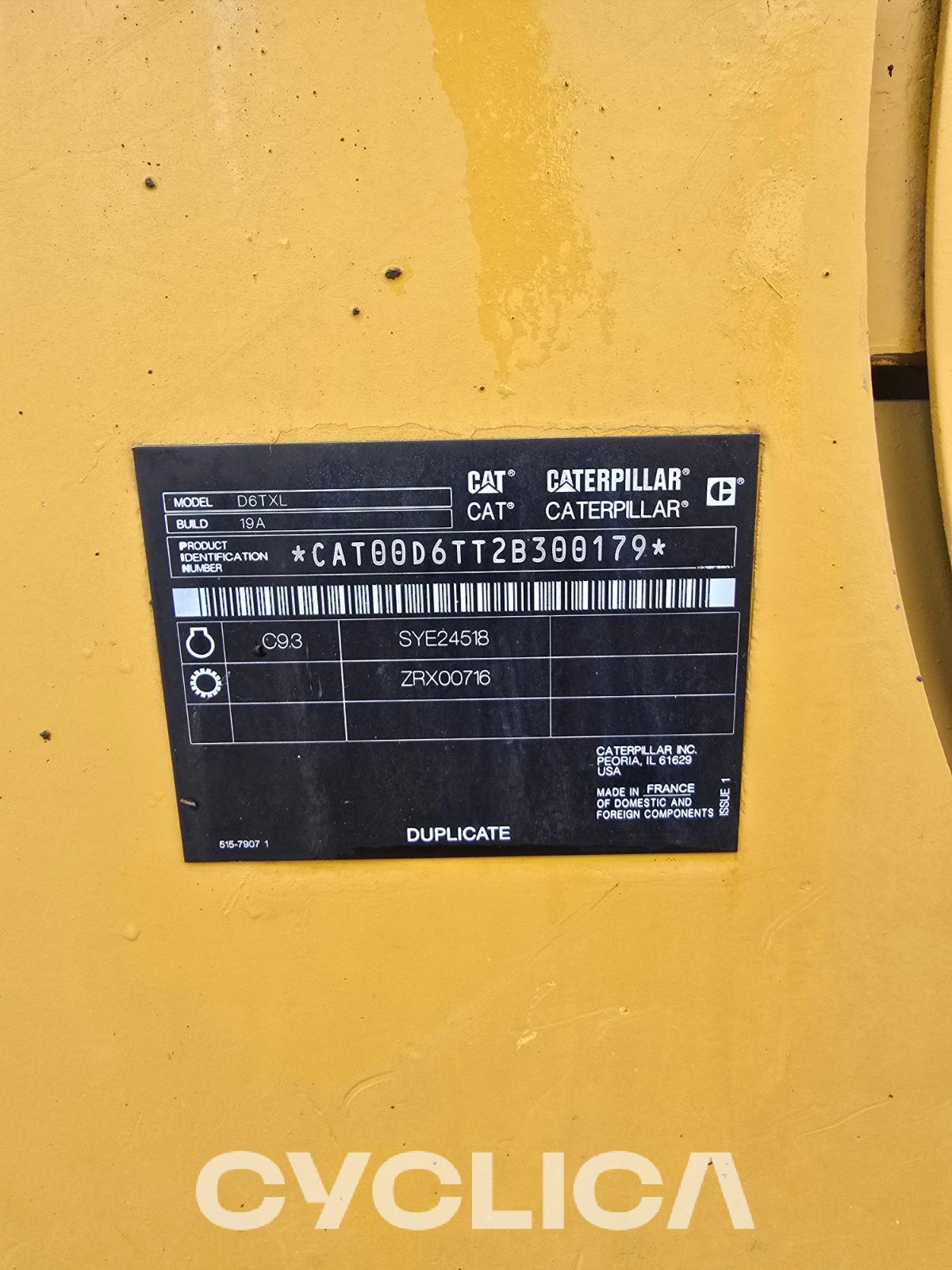 Bulldozers and crawler tractors  D6T XL 2B300179 - 3