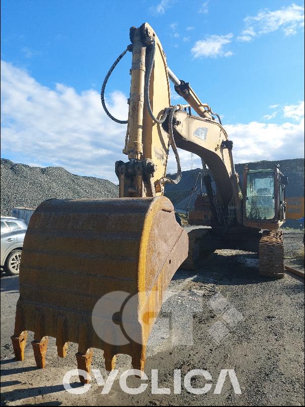 Escavatori cingolati  330C CGZ00### - 3