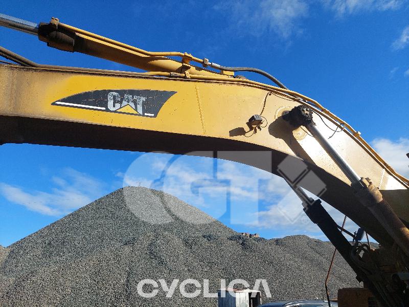 Escavatori cingolati  330C CGZ00### - 13