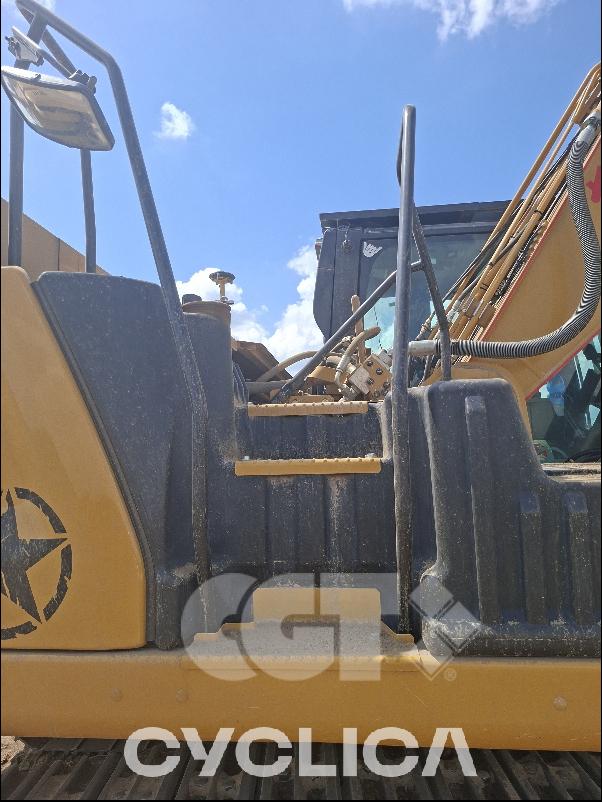 Escavadora de rastos  330 NG XNB10### - 11