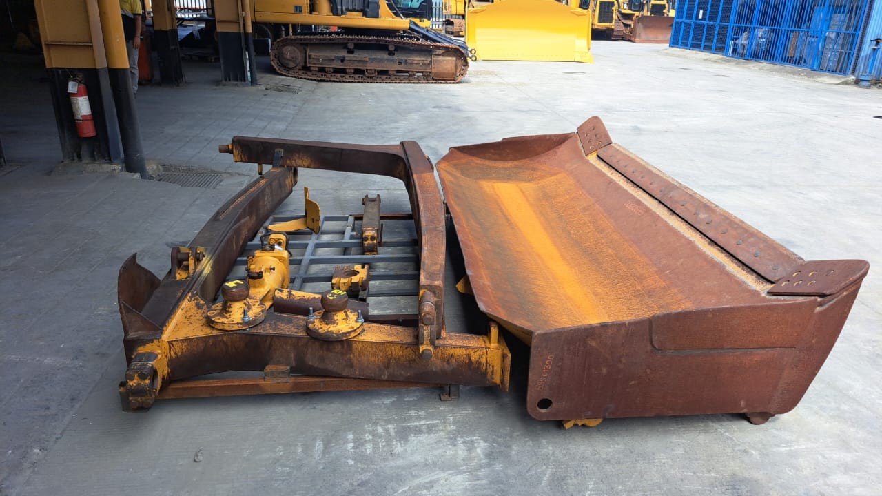 Bulldozers and crawler tractors  D6R SSS01300 - 9