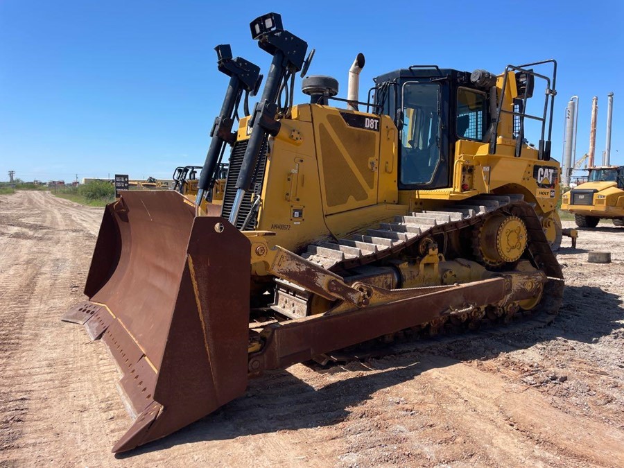 Bulldozers and crawler tractors  D8T AW400972 - 1