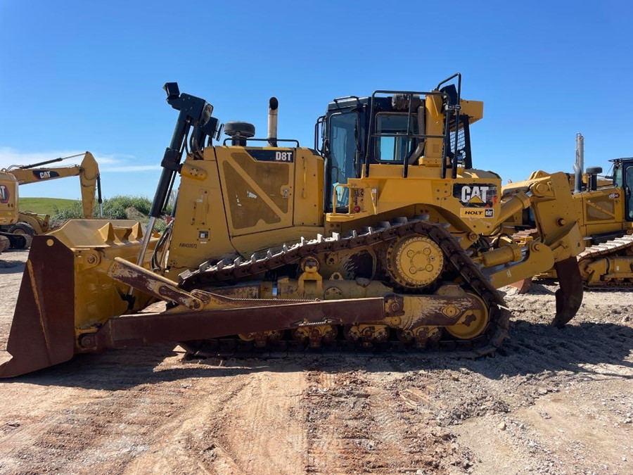 Bulldozers and crawler tractors  D8T AW400972 - 2