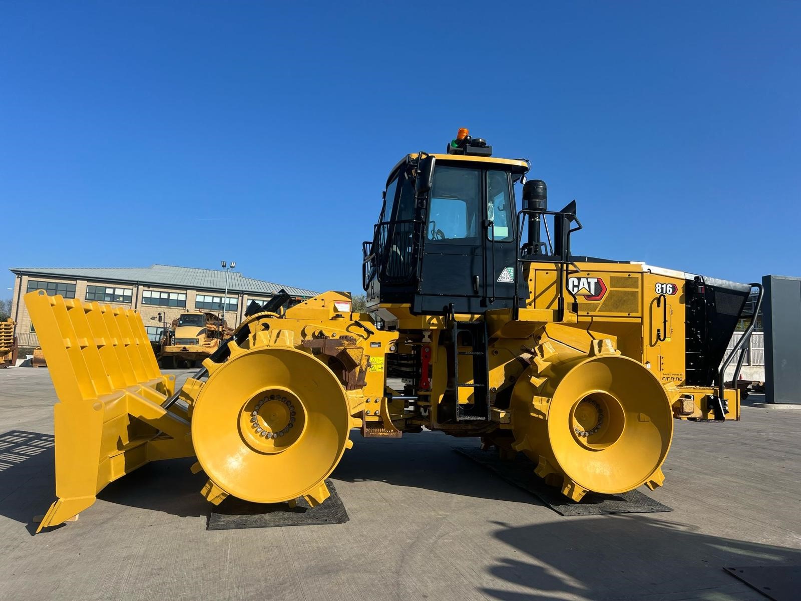 Compactadores  816K J6N00144 - 5