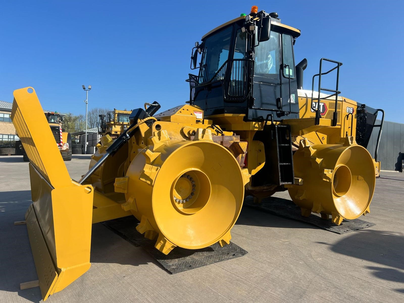 Compactadores  816K J6N00144 - 6