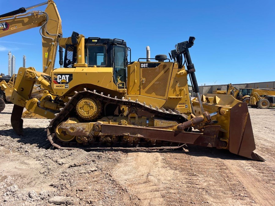 Bulldozers and crawler tractors  D8T AW400972 - 9