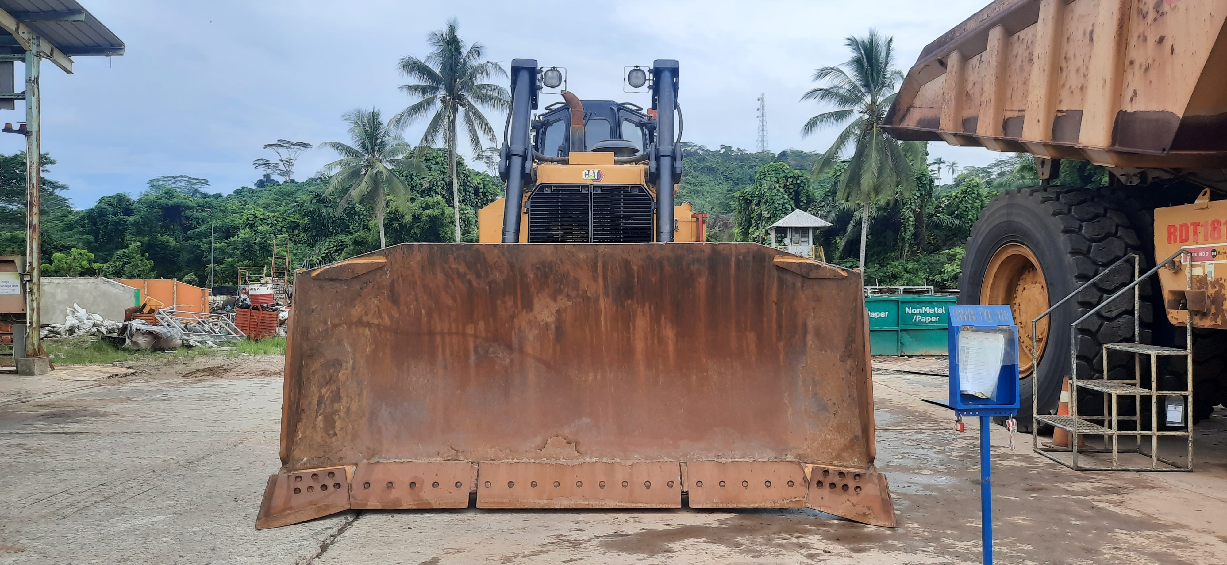 Bulldozers and crawler tractors  D8T JJ501225 - 1