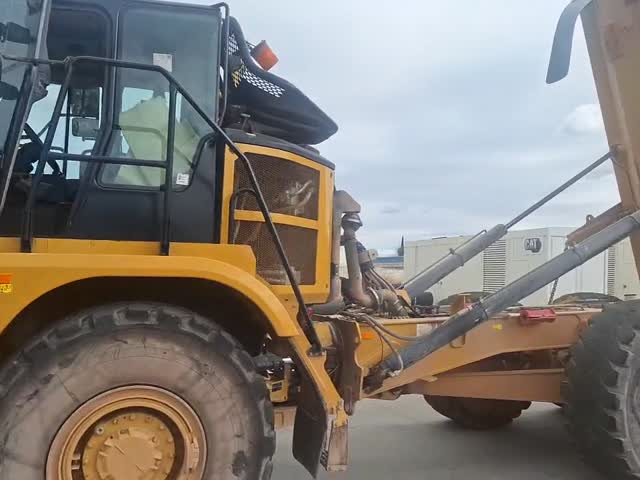 Kiperi i zglobni kamioni  730 3T301724 - 1