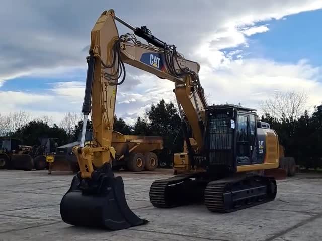 Bageri gusjeničari  323F SA FA210187 - 1