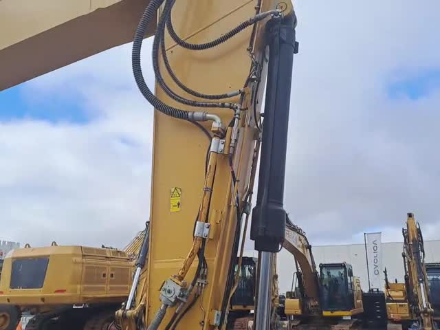 Pelles sur chenilles  330GC NDH00181 - 1