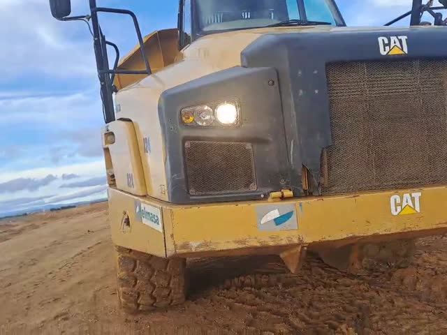 Dumpera dhe kamionë të artikuluar  740B T4R00918 - 1