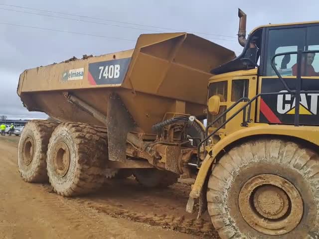 Dumpera dhe kamionë të artikuluar  740B T4R00991 - 1