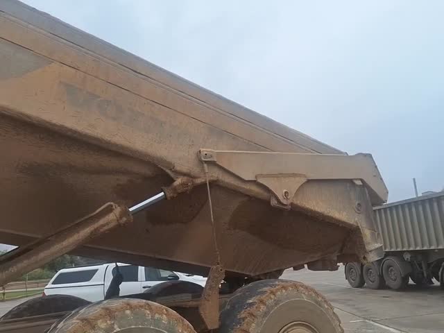 Dumpers e caminhões articulados  A25D V16262 - 2