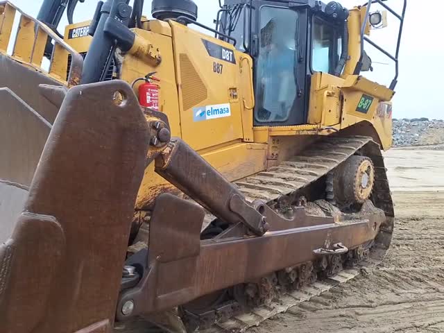 Bulldozers and crawler tractors  D8T FCT01014 - 2