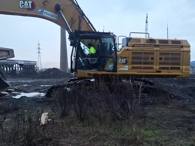 Eskavatorë me Zinxhirë  374LME JGP10070 - 2