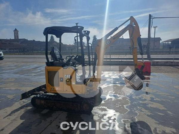 Bageri guseničari  302 CR RHM01051