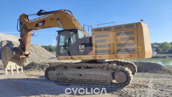 Bageri guseničari 374F DNM00###