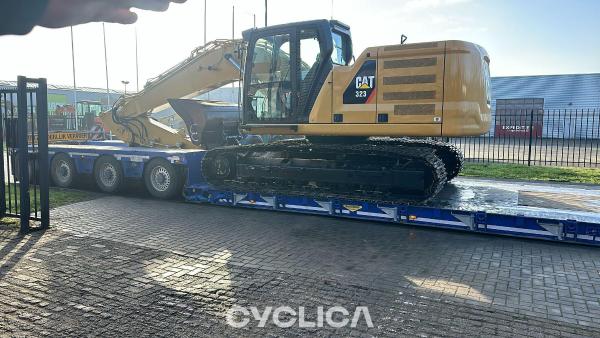 Bageri guseničari  323E RAZ01096